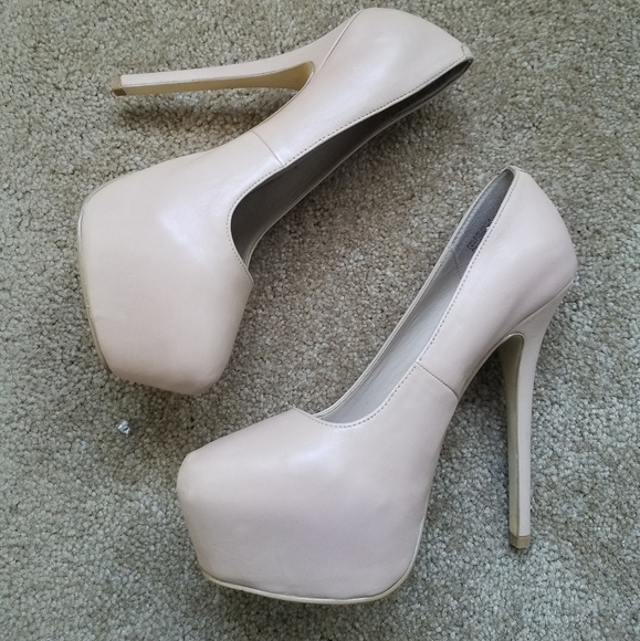 Steve Madden Shoes - Steve Madden Nude Platforms